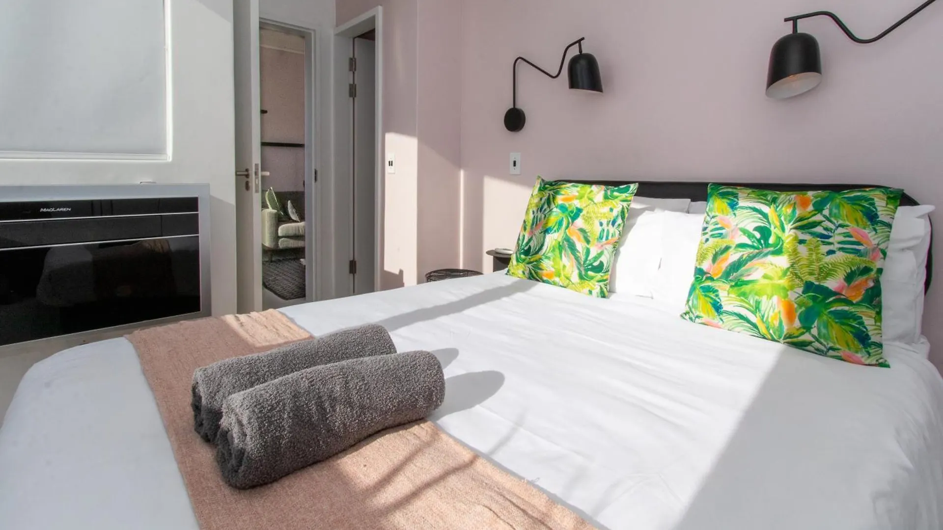 Spectacular 1 Bedroom Flamingo Cape Town
